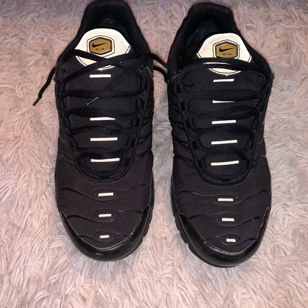 Air max plus size 7 kids or 9 women